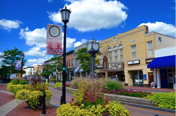 Excellent location minutes to downtown northville, i-275, i-96 and 1-696